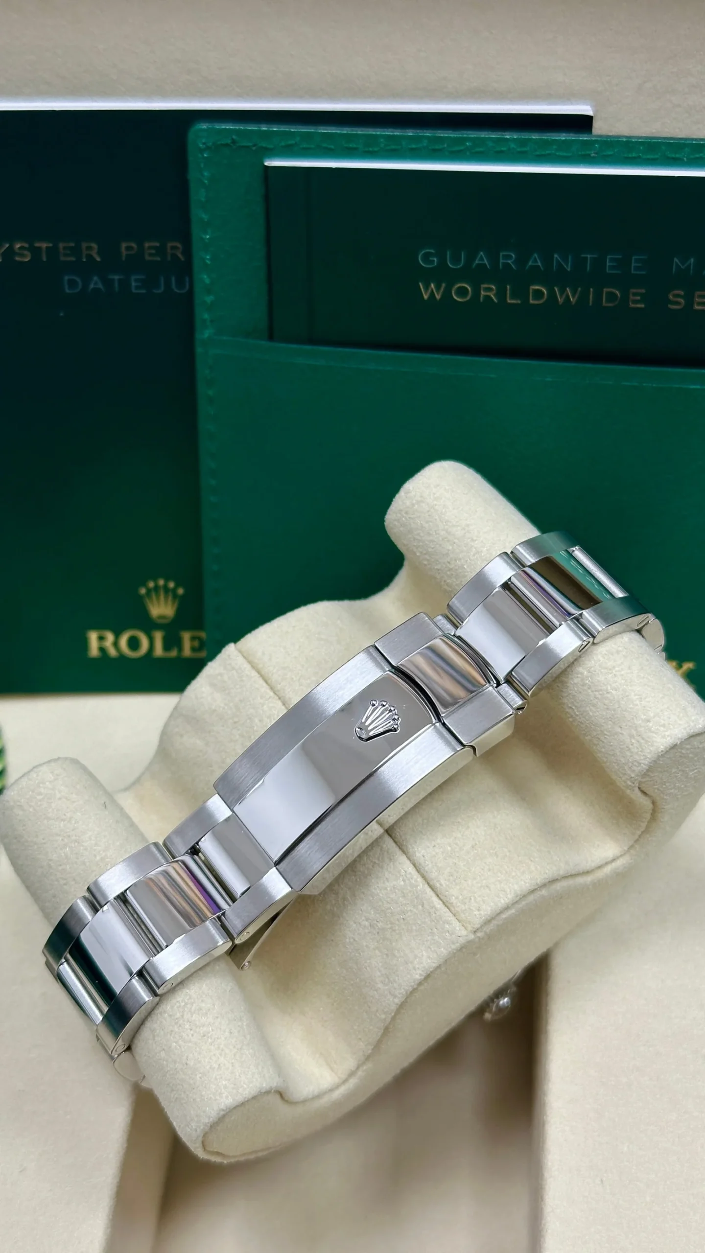 Datejust 41mm Wimbledon Slate and Green Roman Dial Fluted Bezel Oyster Bracelet 126334 - Image 4