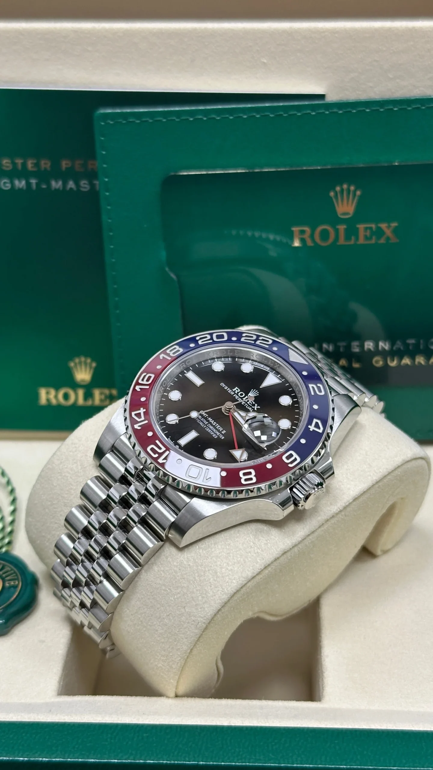 GMT-Master II Pepsi 40mm Black Dial Blue and Red Bezel Jubilee Bracelet 126710BLRO - Image 3