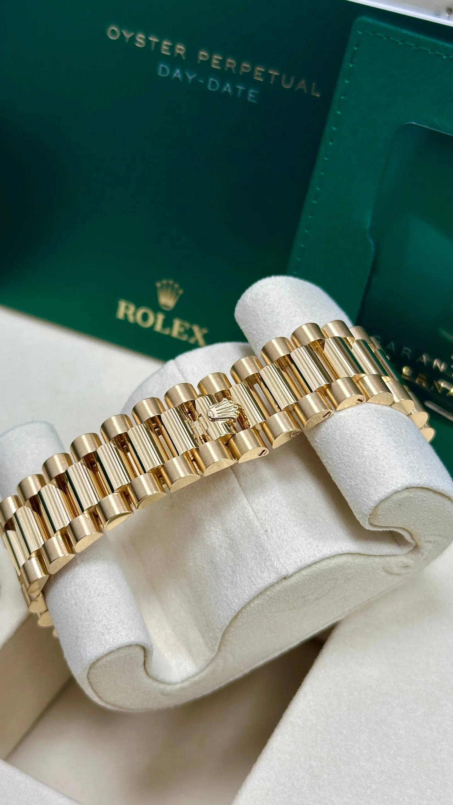 Yellow Gold President Day Date 40mm Green Roman Ombre Dial - 228238 - Image 3