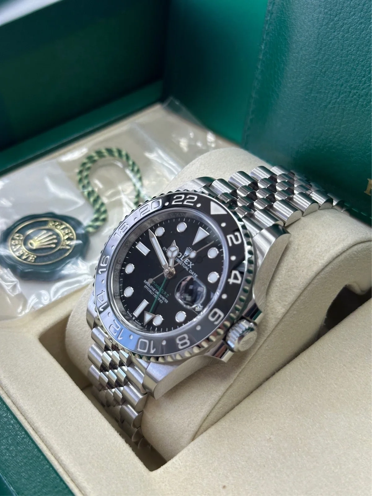 GMT-Master II Bruce Wayne 40mm Black Dial Black Bezel Jubilee Bracelet 126710GRNR - Image 3