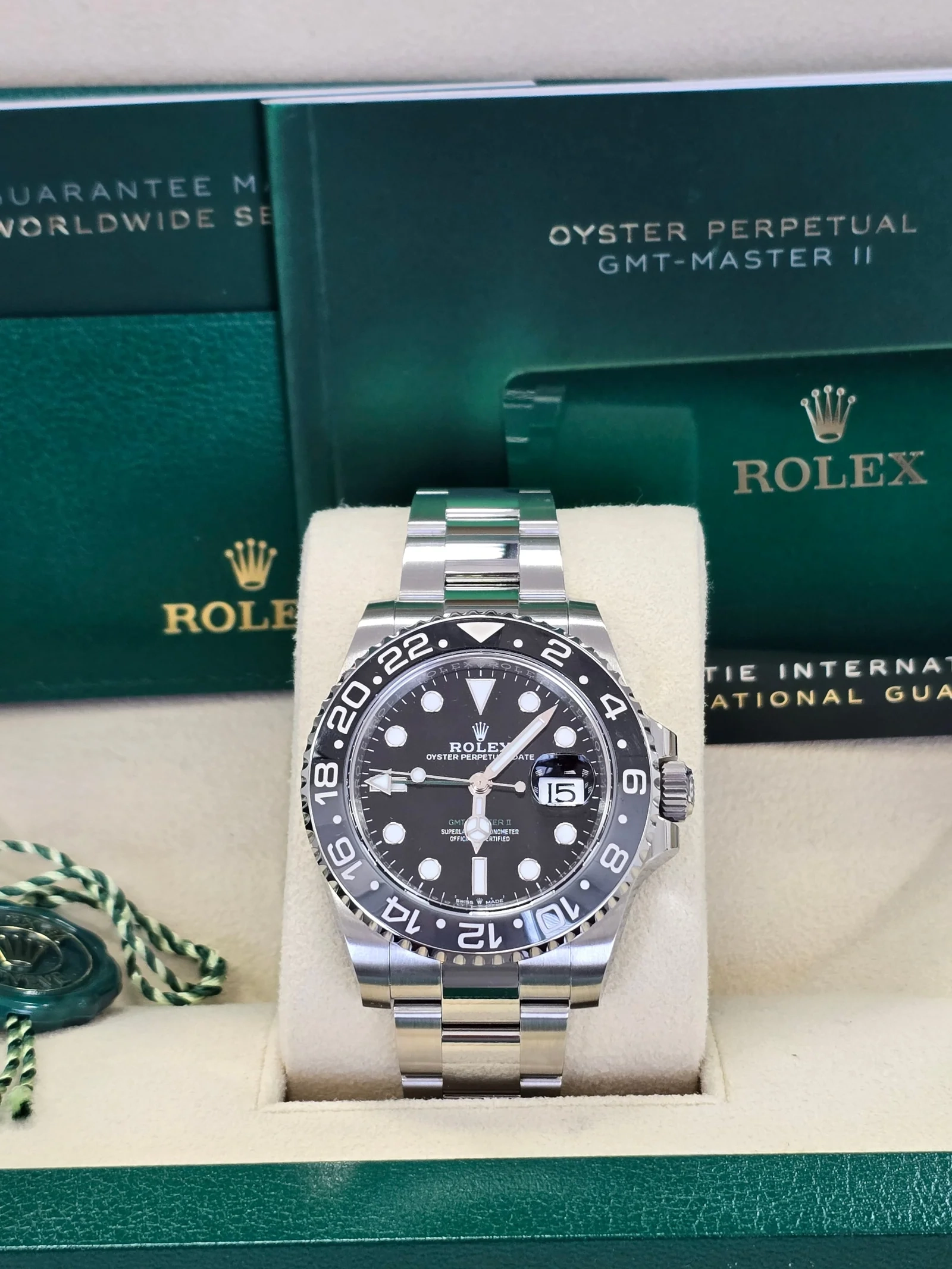 GMT-Master II Bruce Wayne 40mm Black Dial Black Bezel Oyster Bracelet 126710GRNR - Image 3
