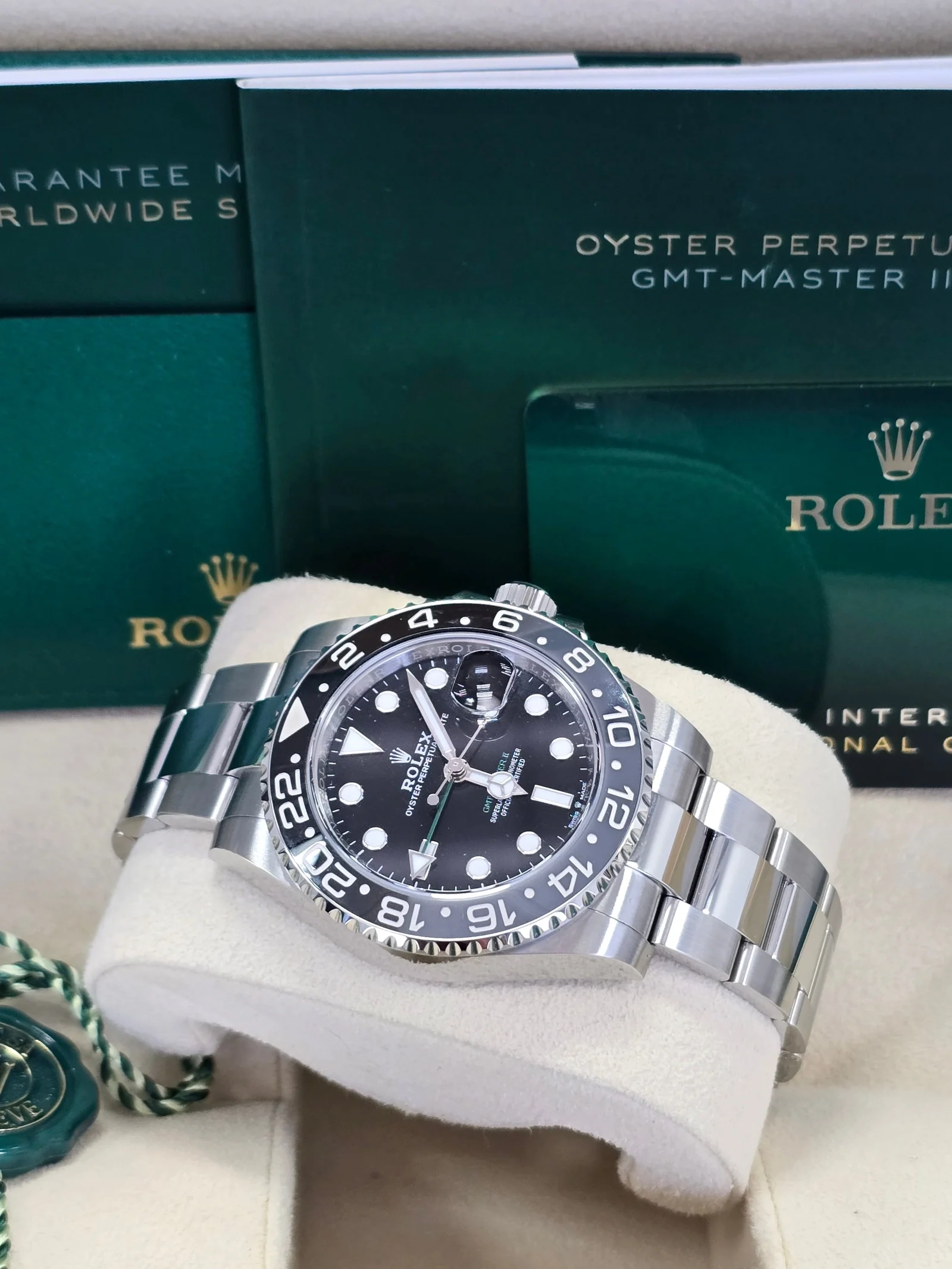 GMT-Master II Bruce Wayne 40mm Black Dial Black Bezel Oyster Bracelet 126710GRNR - Image 5