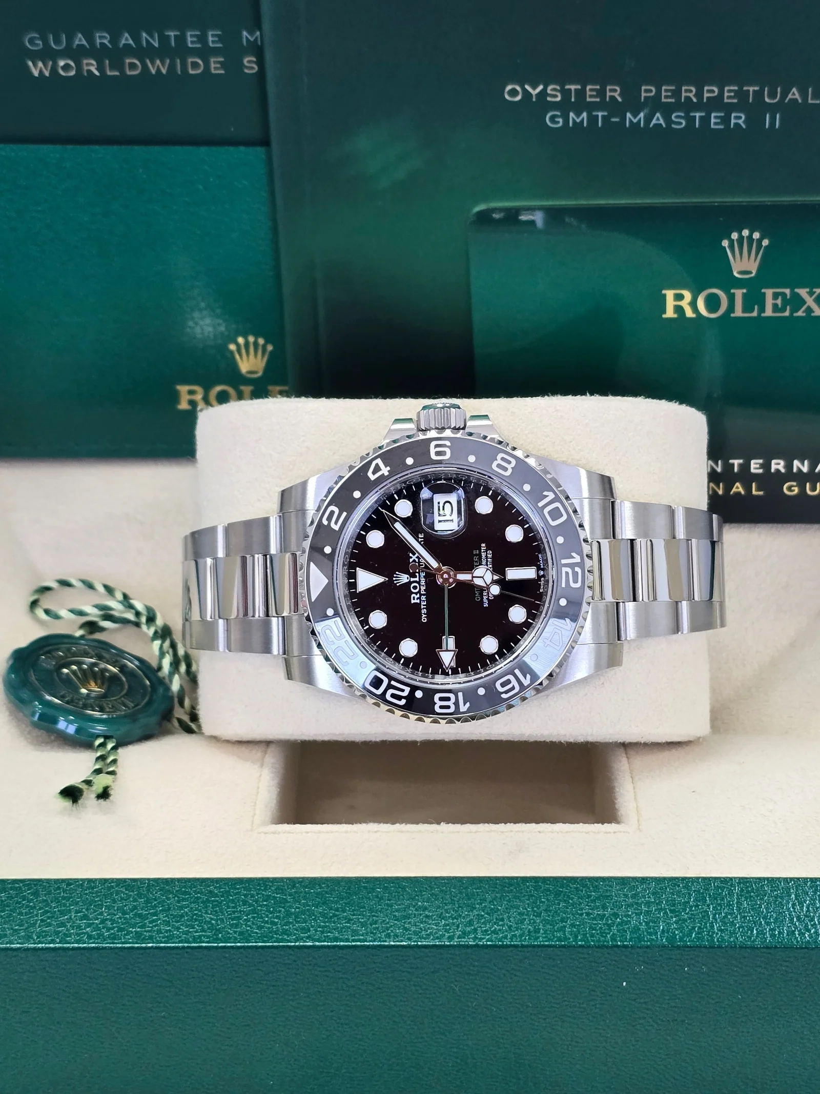 GMT-Master II Bruce Wayne 40mm Black Dial Black Bezel Oyster Bracelet 126710GRNR - Image 6