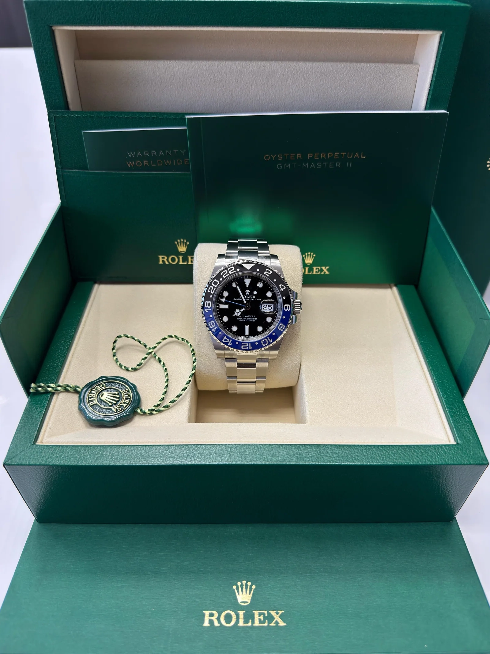 GMT-Master II Batman 40mm Black Dial Blue and Black Bezel Oyster Bracelet 126710BLNR - Image 5
