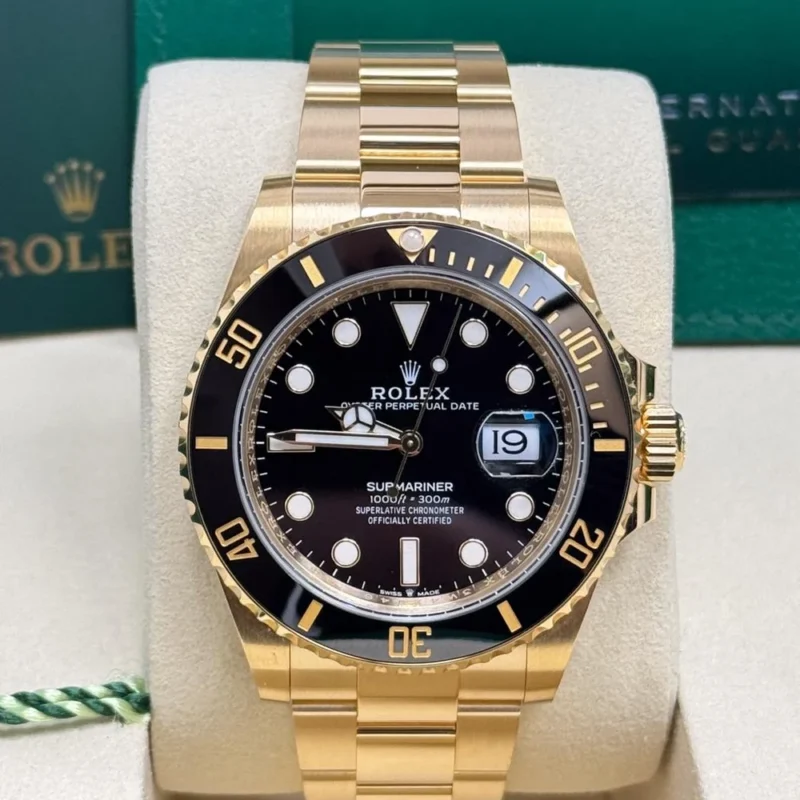 Alternative view of Submariner 41mm Yellow Gold Black Dial Black Bezel 126618LN