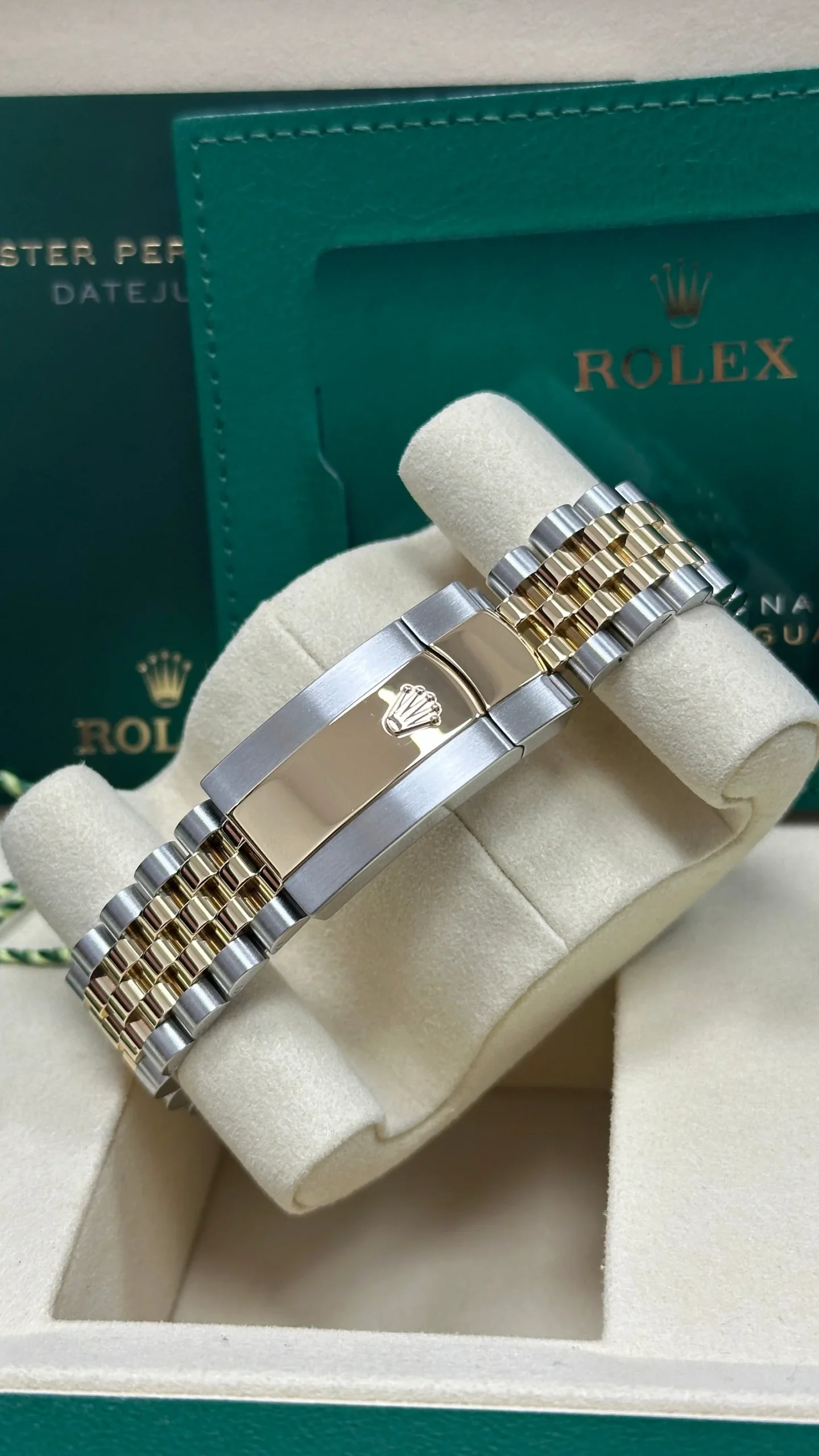 Datejust 41mm Two-Tone Yellow Gold Dial Fluted Bezel Jubilee Bracelet 126333 - Image 4